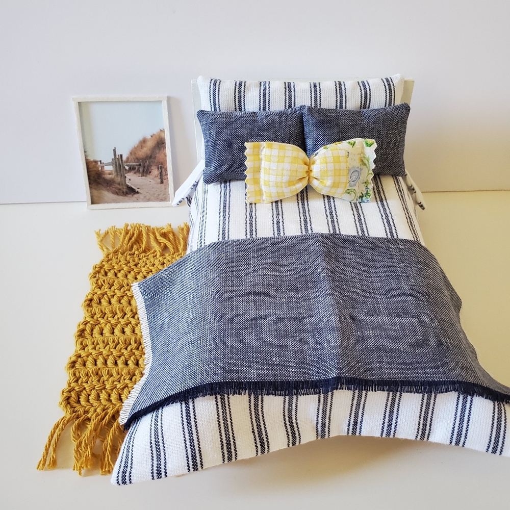 Miniature Dollhouse 1:12 Scale Coastal White Navy Striped Bedding Set